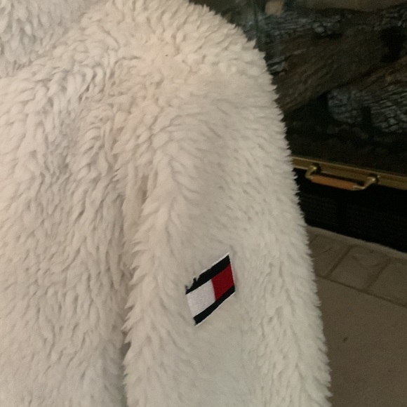 Tommy   Hilfiger fluffy jacket.  Size small - Picture 2 of 9